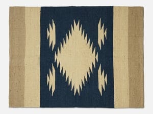 FOLKDAYS Teppich aus Jute mit Zacken-Muster // Beige-Braun-Blau