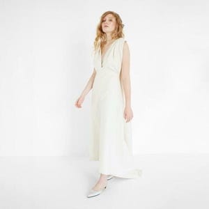 Natascha von Hirschhausen Cremefarbenes Hochzeitskleid mit Schleppe aus Bio-Baumwolle