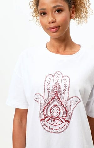 OGNX Soft Boyfriend T-Shirt. Frauen Yoga T-Shirt mit Hamsa Print, weiß Gr. XS-XL, 100% Bio Baumwolle. Nachhaltige Yoga Kleidung