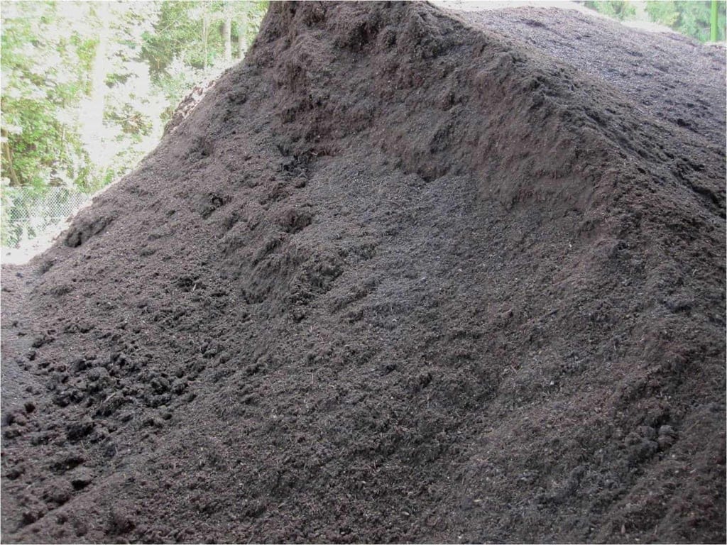 Fertiger Kompost der Biokompostieranlage WGV Quarzbichl