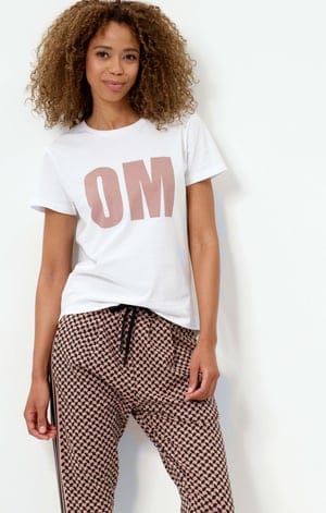 OGNX Loose T-shirt OM. Frauen Yoga T-Shirt OM, weiß Gr. XS-XL, 100% Bio Baumwolle. Nachhaltige Yoga Kleidung