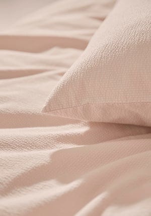hessnatur Seersucker Bettwäsche-Set aus Bio-Baumwolle - rosa - Größe 135x200 / 40x80 cm
