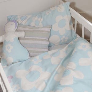 ingegerd Kinderbettwäsche blume blau für Wiege und Kleinkindbett