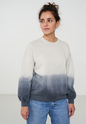 recolution Frauen Sweatshirt aus Baumwolle Mix (Bio ; recycled) | Sweatshirt NERINE DIP DYE