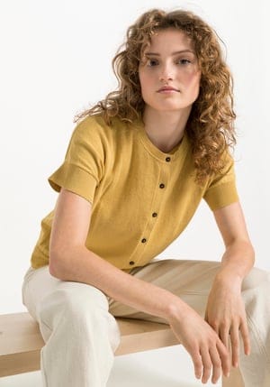 hessnatur Damen Strickjacke aus Bio-Baumwolle mit Leinen - gelb - Größe 44