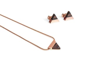BeWooden Dreieckiger Set - Ohrringe & Kette mit Anhänger - Holz und Edelstahl Kombination - Verschiedene Farbvarianten