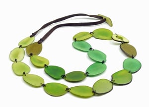 Mekhada Tagua Kette "Kaleidoscope", Länge ca. 105 cm, Textilband, Steinnuß (Naturprodukt), Fairtrade