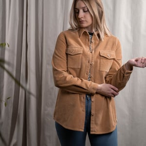 Vresh Clothing Vine - Cord Hemd aus Biobaumwolle, Beige/Piniengrün