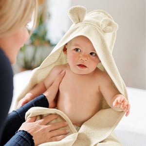 Frottier-Badetuch mit Kapuze aus reiner Bio-Baumwolle, creme