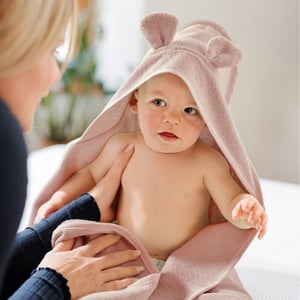 Frottier-Badetuch mit Kapuze aus reiner Bio-Baumwolle, rose