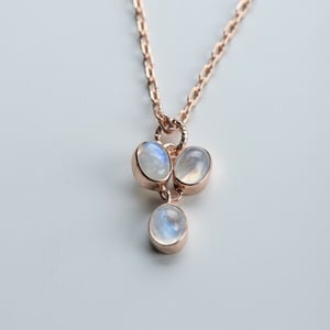 MishMish by WearPositive Vintage Unikat: Gliederkette mit Regenbogen Mondstein, Roségold