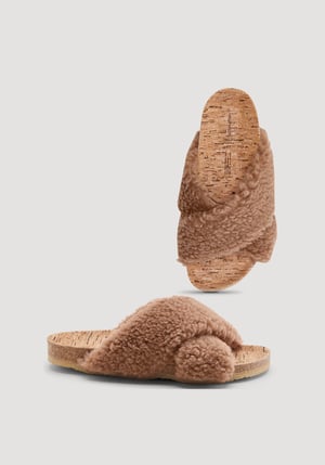 hessnatur Damen Teddyplüsch-Pantolette BetterRecycling - braun - Größe 37