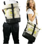 Nyuzi Blackwhite Umhängetasche | recycelt aus Zementsäcken | 2 in 1 Rolltasche und Rucksack in Größe L
