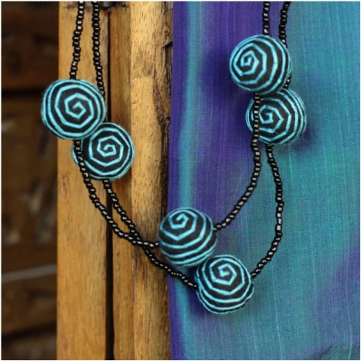 Schönes aus Indochina Halsketten aus Laos Spiralmuster