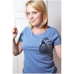 päfjes Pinguin mit Schirm / Brusttasche - Fair Wear Bio Frauen T-Shirt - Blau