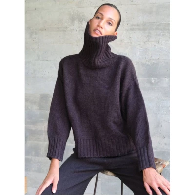 Berner Neck Sweater in Black