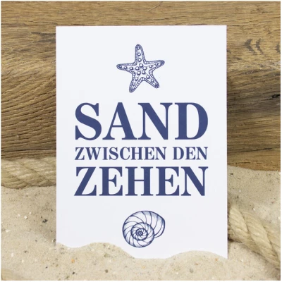 Bow & Hummingbird Postkarte "Sand zwischen den Zehen"