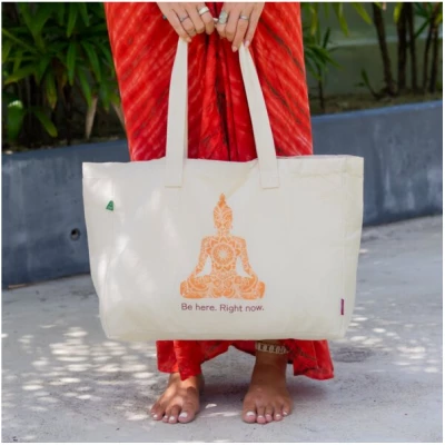 Divasya Shopper-Bag aus Biobaumwolle mit Yogamotiven