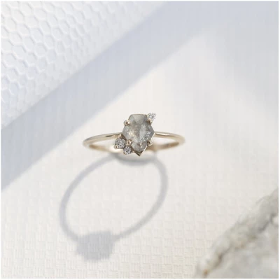 Eppi Goldener Ring mit Salt and Pepper Diamanten und Lab Grown Diamanten Kendra
