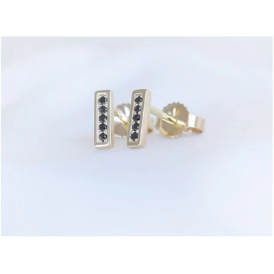 Eppi Minimalistische Ohrringe mit schwarzen Diamanten Ismail