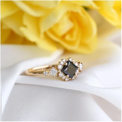 Eppi Perfekter Ring mit schwarzem Diamanten und Moissaniten Medrie
