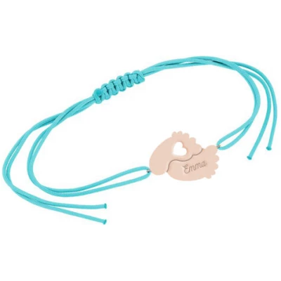Eppi Silbernes String-Armband mit Babyfüßchen und Gravur Amy