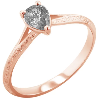 Eppi Von Hand gravierter Ring mit einem Salt and Pepper Diamanten in Birnenform Vivia