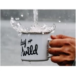 Soulcover Emaille Outdoor Tasse "STAY WILD" - Trinkbecher weiß mit Druck