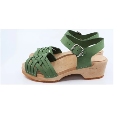 VAR - schwedische Holz Clogs Sandale von me&myclogs - low heel