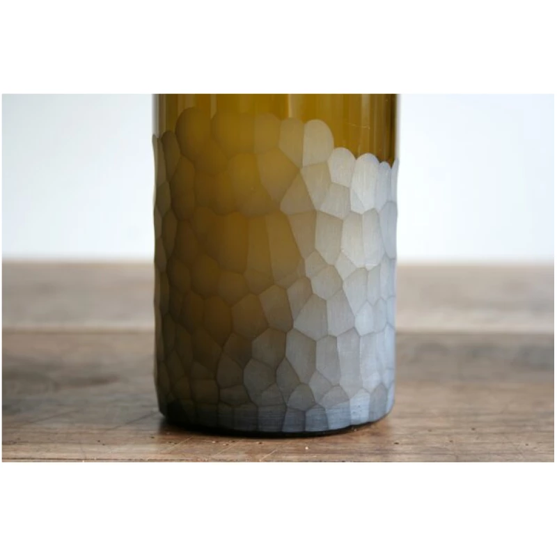 Wandelwerk Vase handgefertigt aus einer Weinflasche, "Die Facettenreiche"
