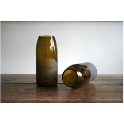 Wandelwerk Vase handgefertigt aus einer Weinflasche, "Die Facettenreiche"