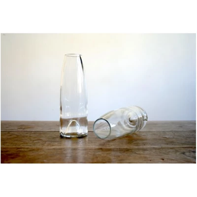 Wandelwerk Vase handgefertigt aus einer Weinflasche, "Die Schlanke"