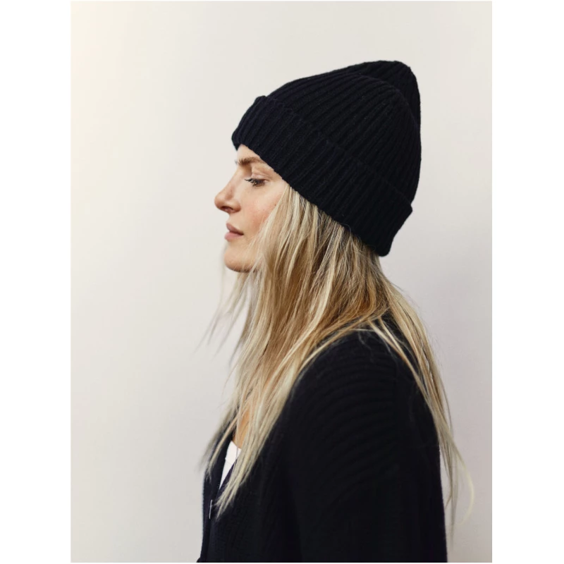 Beanie Black - Recycled Cashmere Mix