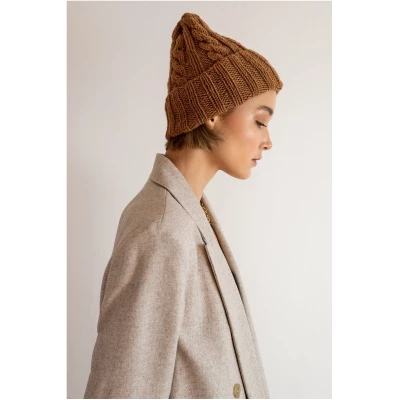 Cable Knit Beanie in Caramel