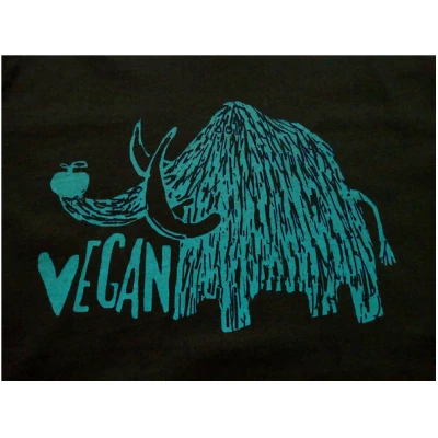 Cherry Bomb Vegan Mammut. Männer T-Shirt, faire Biobaumwolle, schwarz. Siebdruck