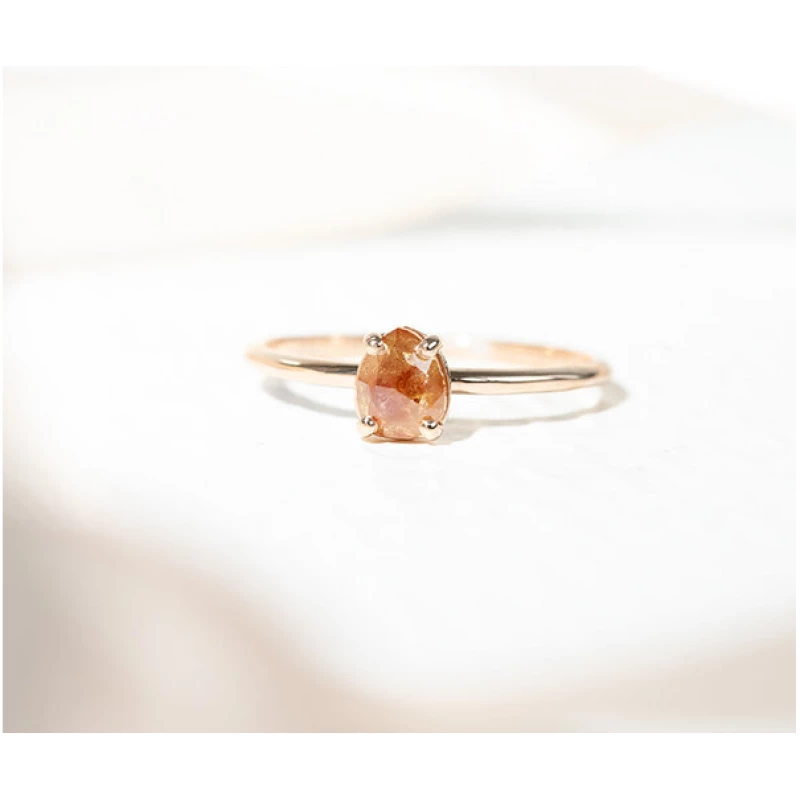 Eppi Goldener Ring mit Salt and Pepper Diamant in Birnenform Lorelei