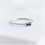 Eppi Ring mit Saphir im minimalistischen Design Koos
