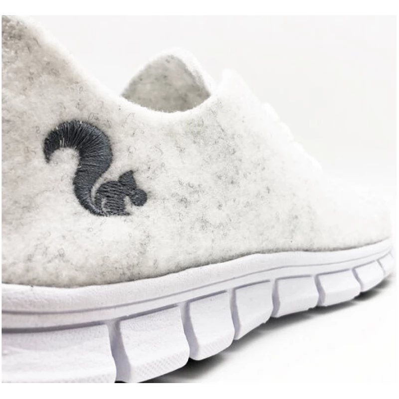 Superleichter, veganer Sneaker "thies ® PET" aus recycelten Flaschen, flexibel und bequem