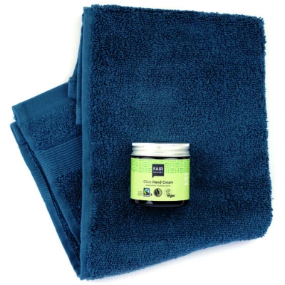 El Puente Wohlfühl & Körperpflege Geschenk-Set mit Olivenöl-Handcreme und einem kleinen Handtuch