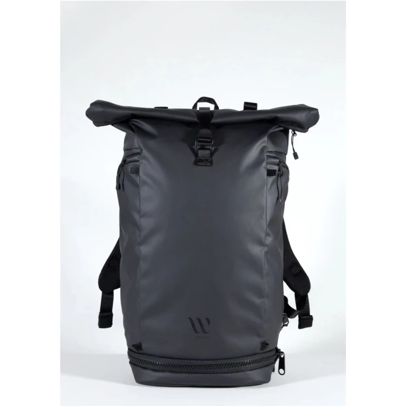 The Day Pack Compact sleek black Tagesrucksack glänzend schwarz