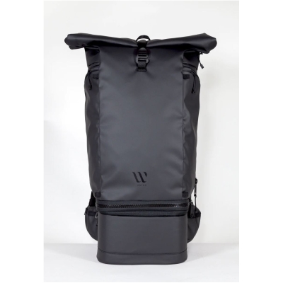 Wayks The Travel Backpack Compact sleek black Reiserucksack glänzend schwarz