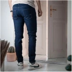 Vresh Clothing Vloki - Slim Jeans aus Biobaumwoll-Mix, Dunkelblau/Schwarz