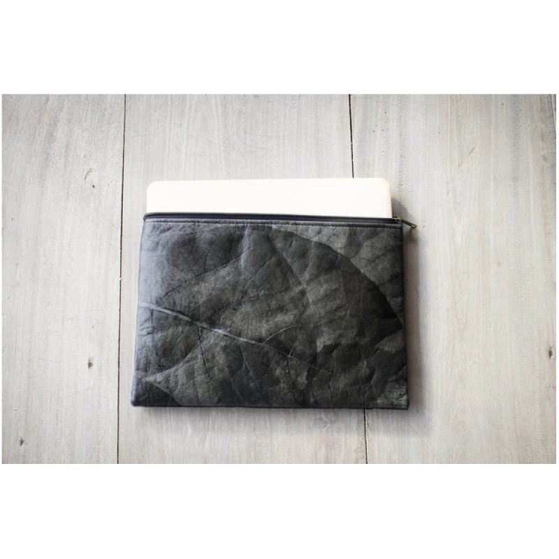 BY COPALA Laptop-Hülle 15" - 16" Zoll aus recycelten Blättern in schwarz - grau