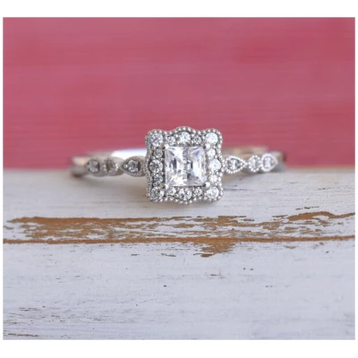 Eppi Vintage-Ring mit glänzenden Diamanten Rhiannon