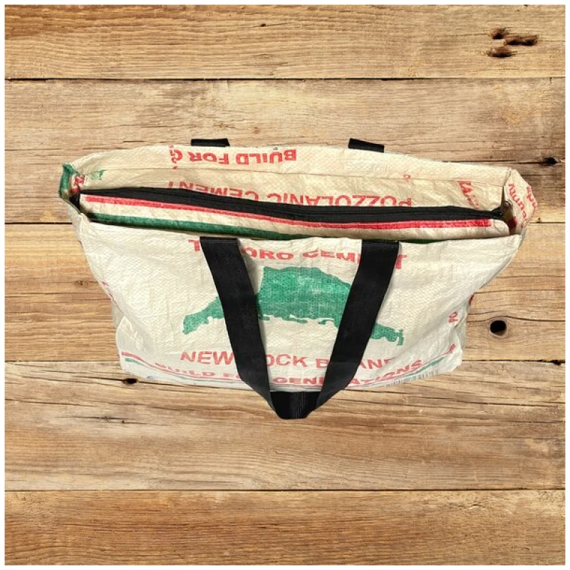 Kimuli Handgenähte Einkaufstasche aus recycelten Zementsäcken von Frauen aus Uganda - Strandtasche