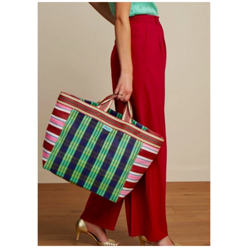 farbenfrohe Markt- oder Strandtasche aus recyceltem Polyester von King Louie
