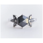 Eppi Ring mit Hexagon Salt and Pepper Diamanten und Marquise Diamanten Bonnie