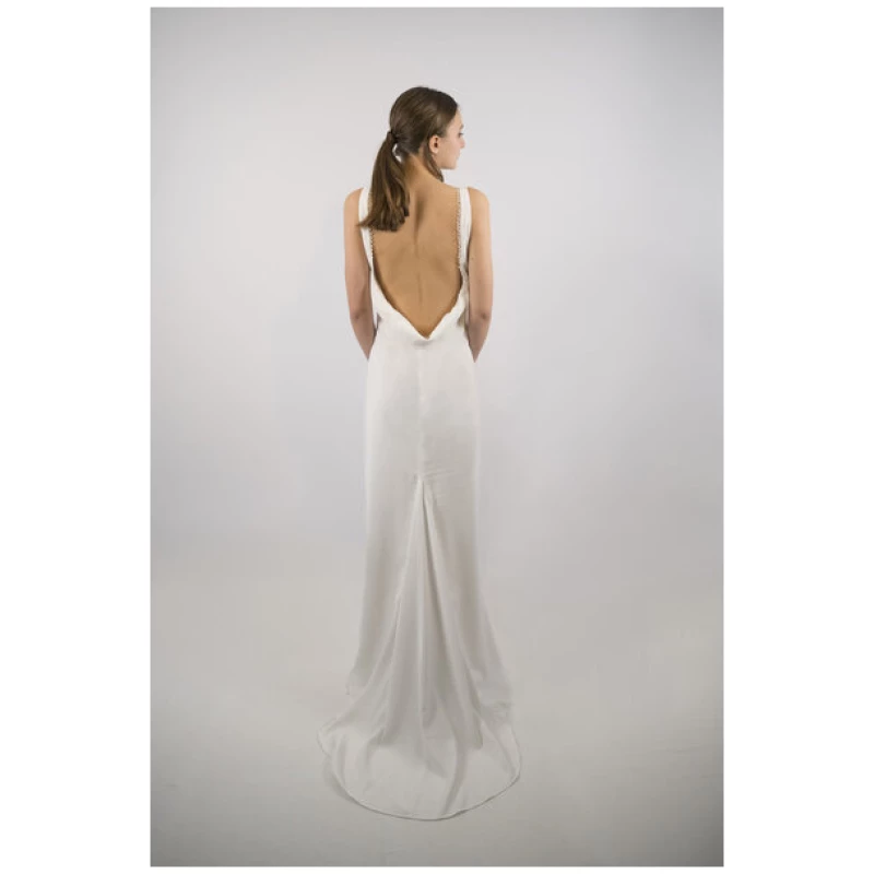 SinWeaver alternative fashion Brautkleid mit Rückenausschnitt und abnehmbarem Schleier