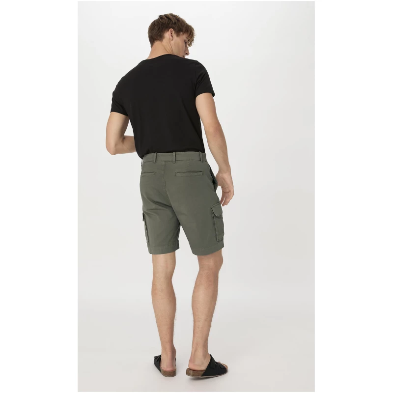 hessnatur Herren Cargo Shorts Relaxed aus Bio-Baumwolle - grün - Größe 46