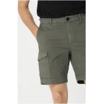 hessnatur Herren Cargo Shorts Relaxed aus Bio-Baumwolle - grün - Größe 46